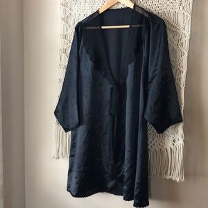Vintage satin black robe with lace trim sz medium